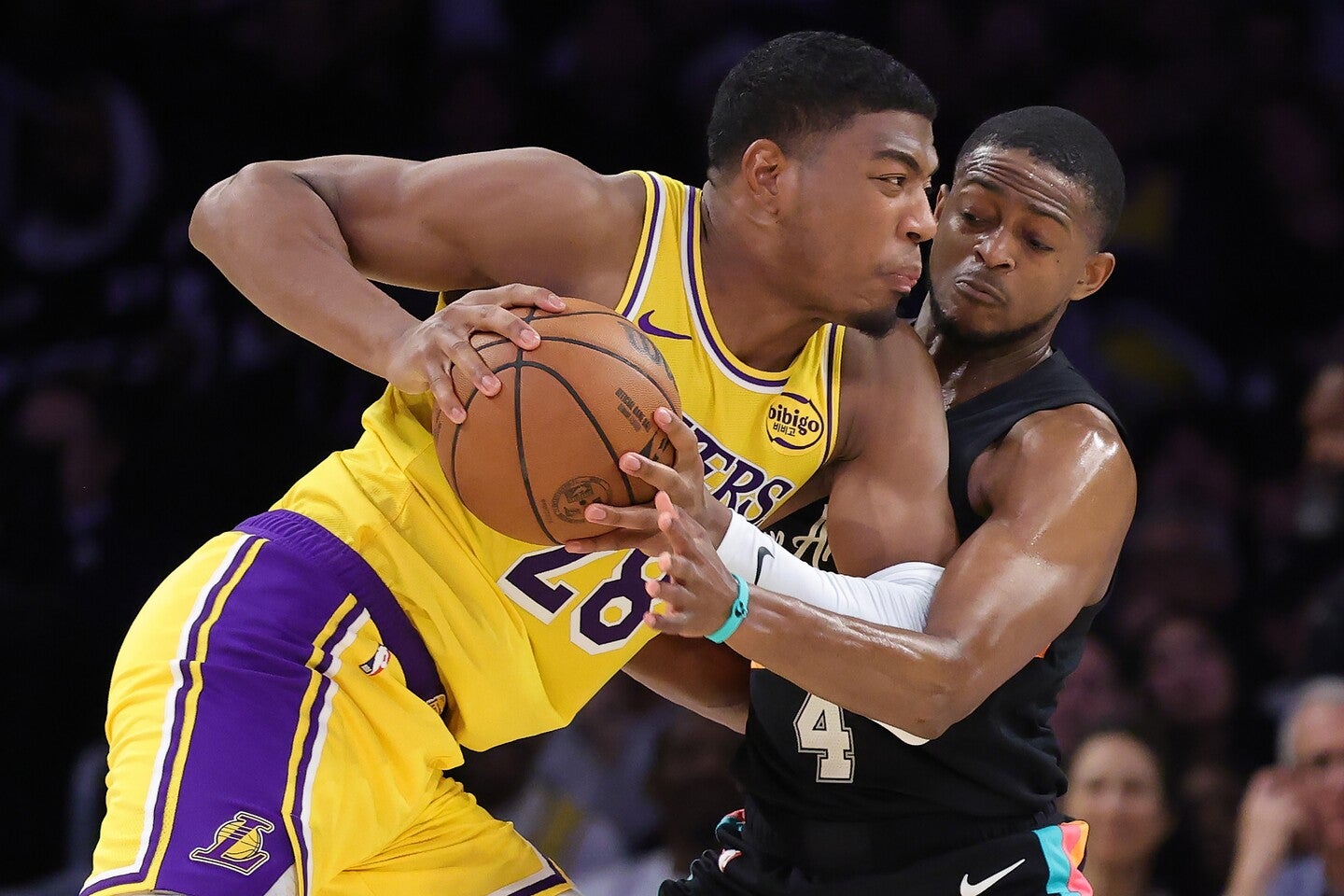 ３試合連続で先発起用された八村だが、６得点と精彩を欠いた。(C)Getty Images