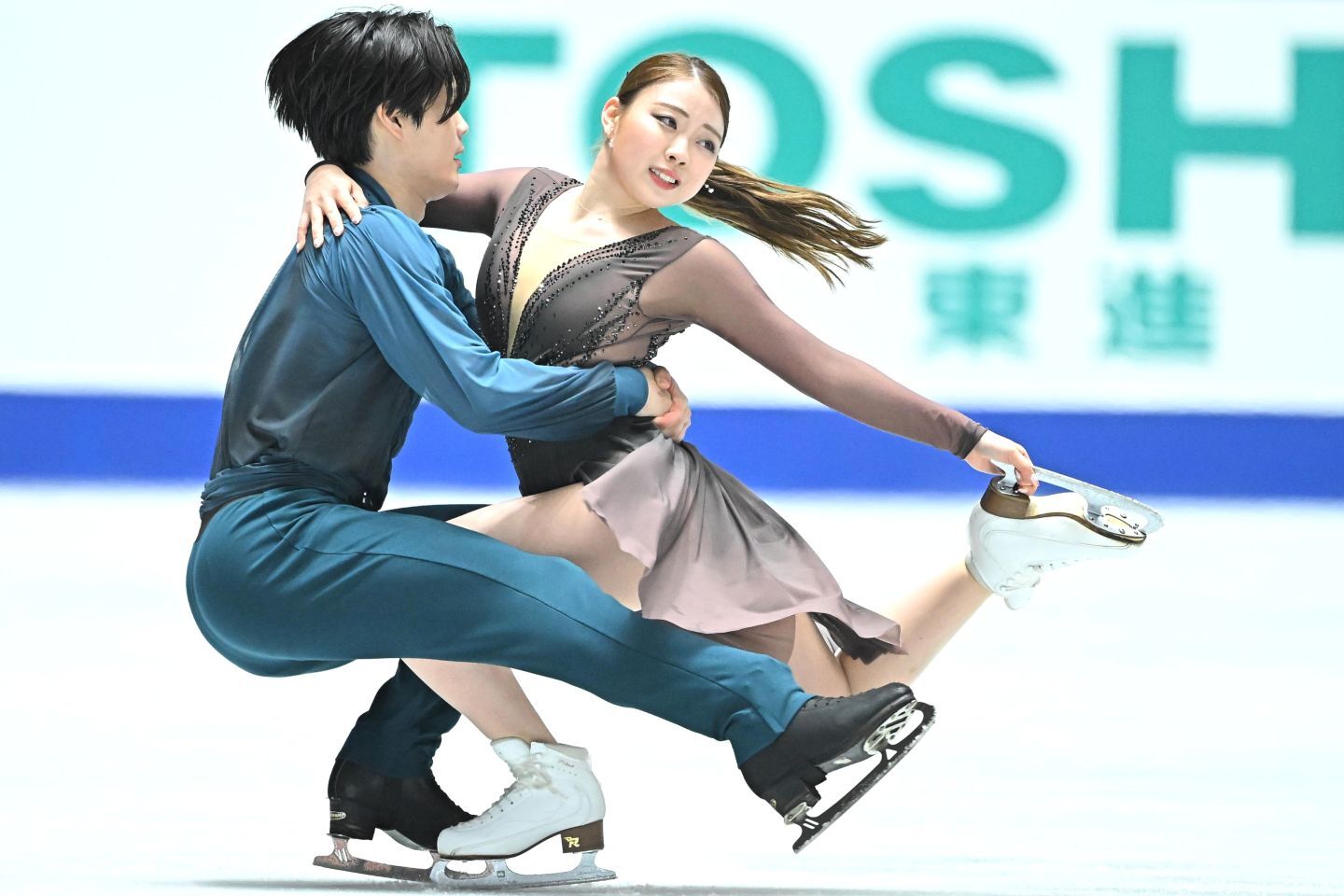 紀平（右）と西山（左）の“りかしん”ペア。急造ながら年末の全日本選手権で４位入賞を果たした。写真：金子拓弥 (THE DIGEST写真部)