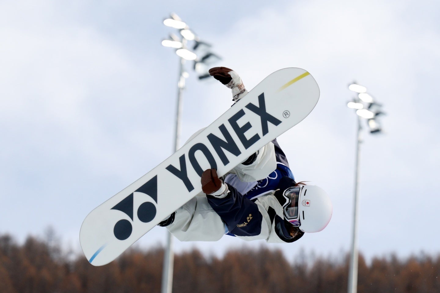 工藤璃星が使用するスノボ板はYONEXだ。(C)Getty Images