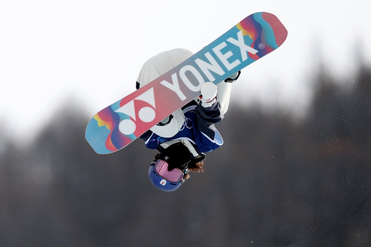 清水さらが使用するスノボ板はYONEXだ。(C)Getty Images