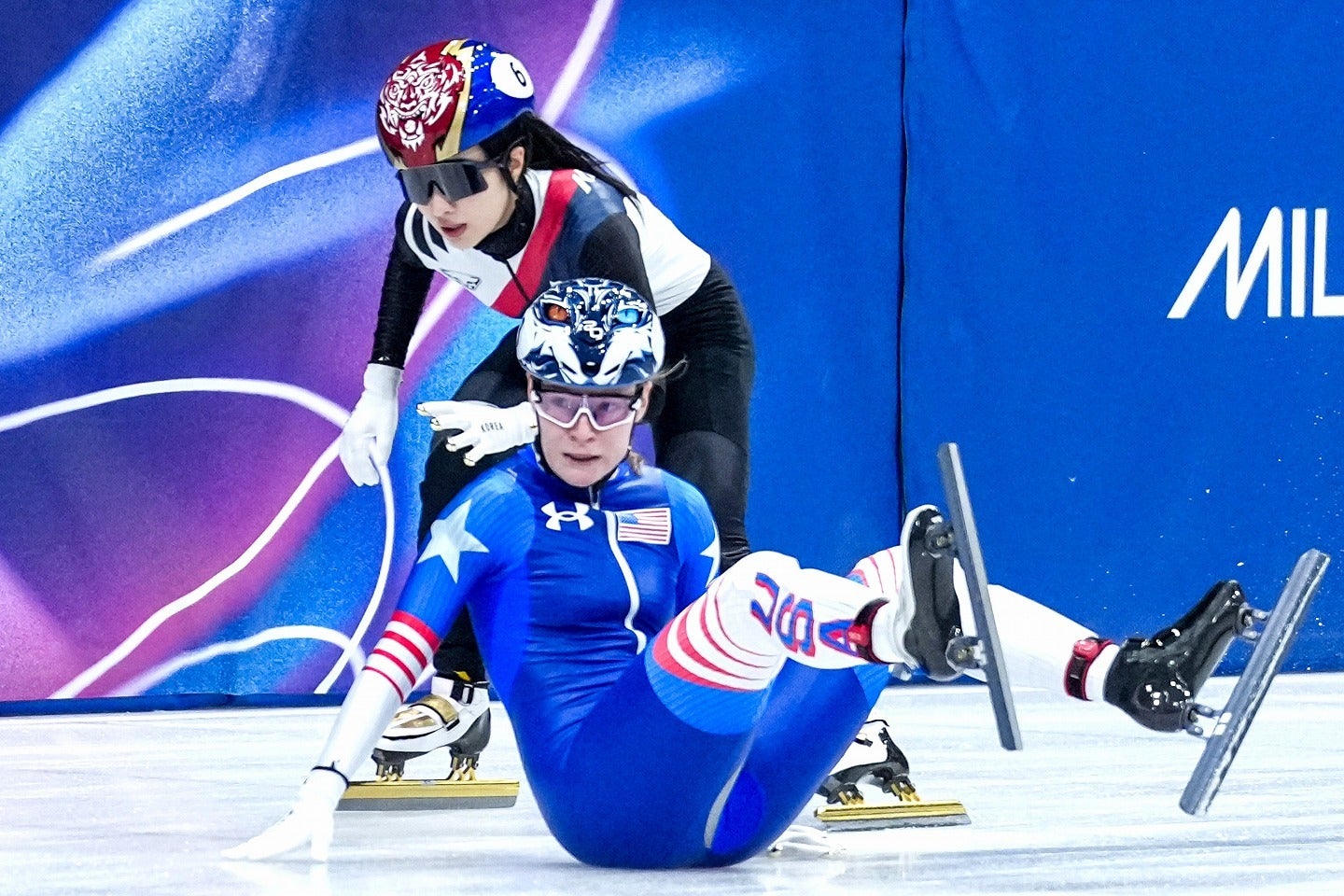 ギルリ（奥）と接触したストッダード（手前）。(C)Getty Images