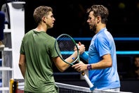 ABNアムロ・オープン１回戦で17歳のボーハールト（左）に勝利した40歳のワウリンカ（右）。ティーム対ムスターの25歳11カ月差に次ぐ年齢差のカードだ。(C)Getty Images