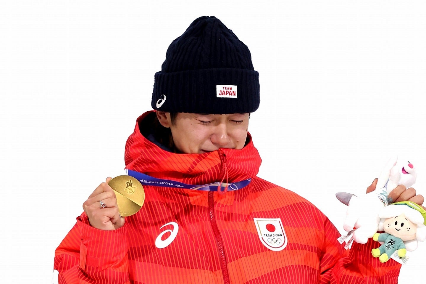 金メダルを手に涙を浮かべる戸塚。(C)Getty Images