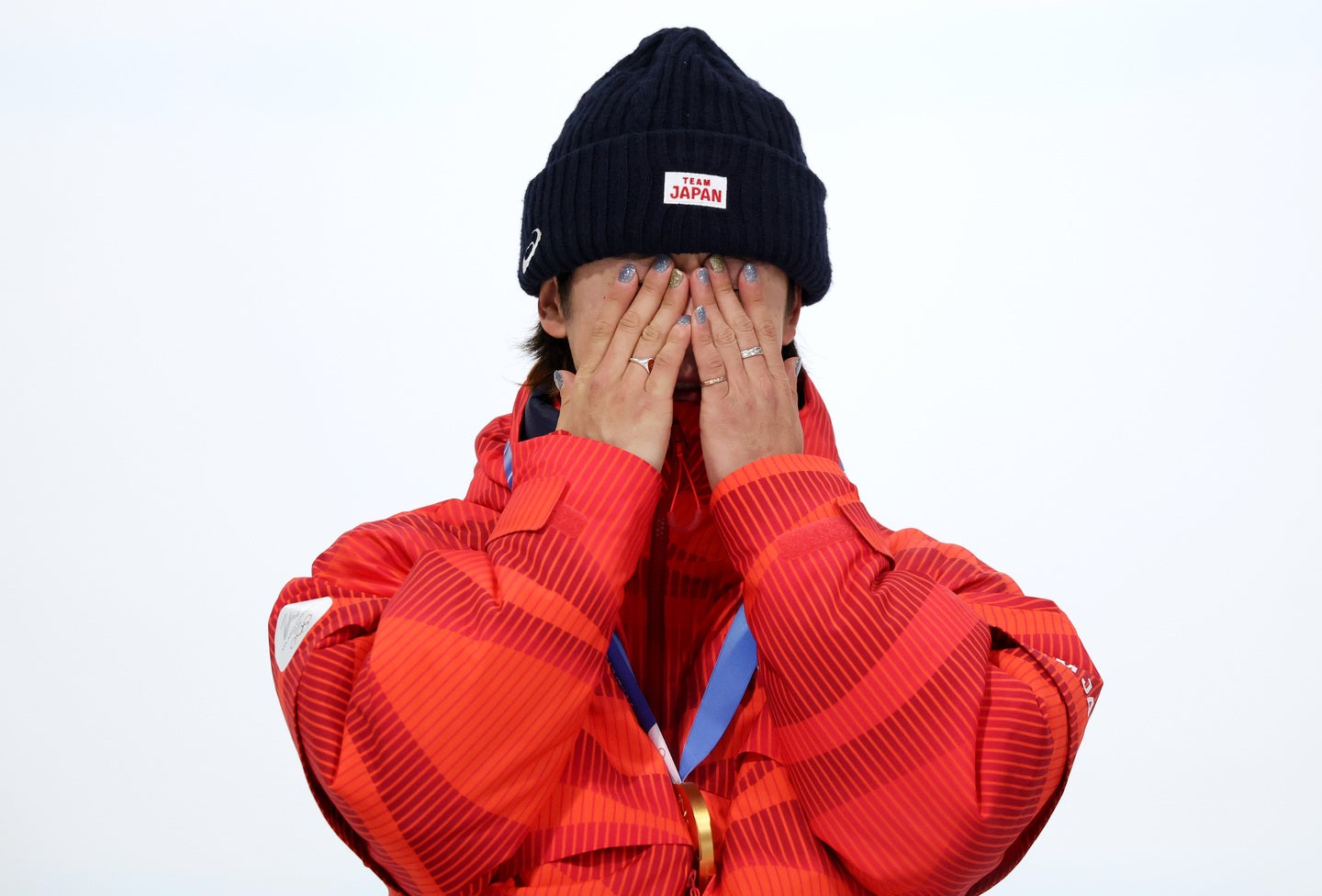 涙が美しすぎた！」スノボ・戸塚優斗、悲願の金メダル！ 表彰台での