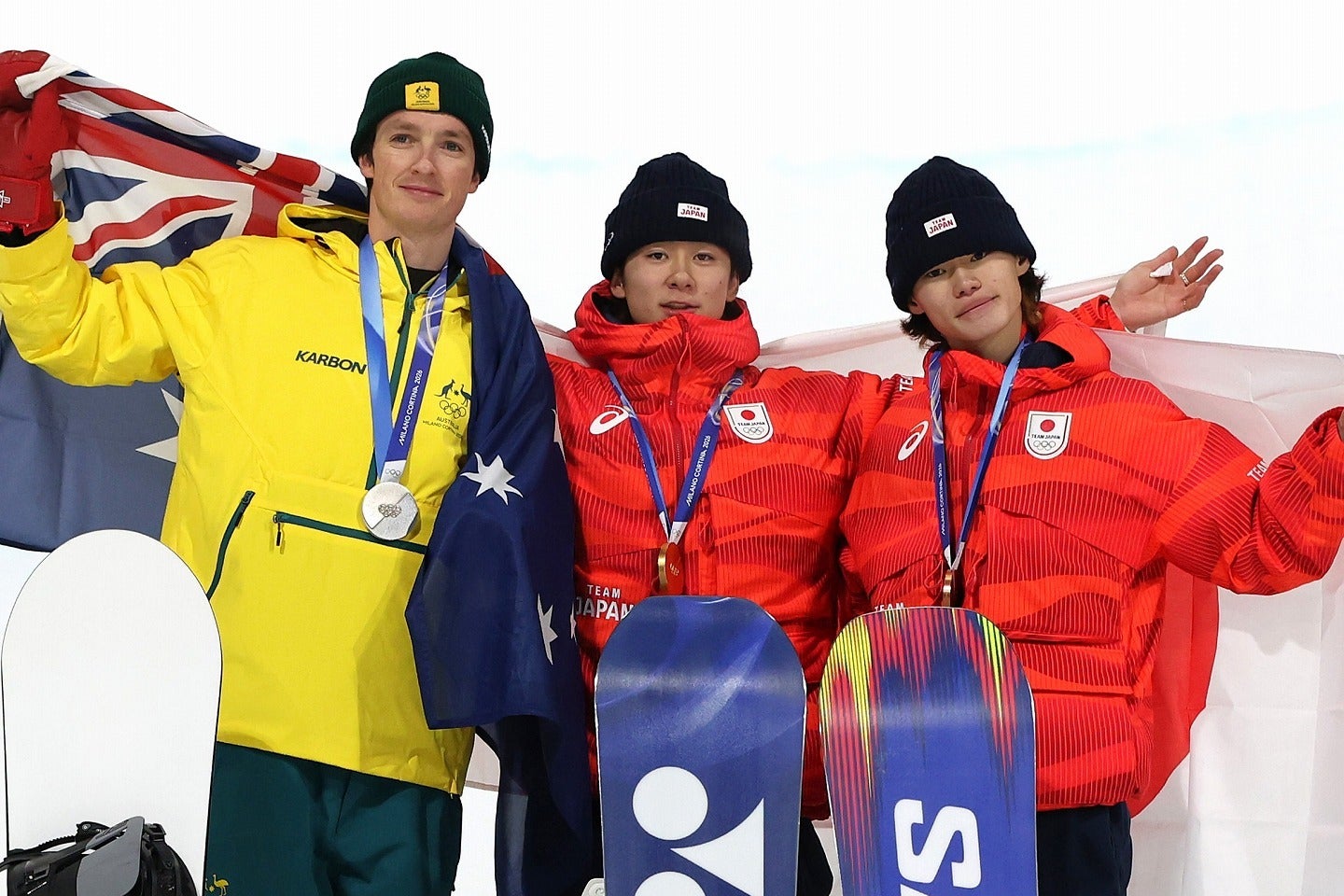 日本勢はスノボ男子HPで戸塚（中央）と山田（右）が表彰台に立った。(C)Getty Images
