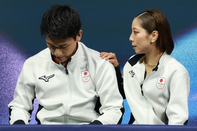 SPで大きなミスを犯した木原（左）はキスアンドクライでうなだれた。(C)Getty Images