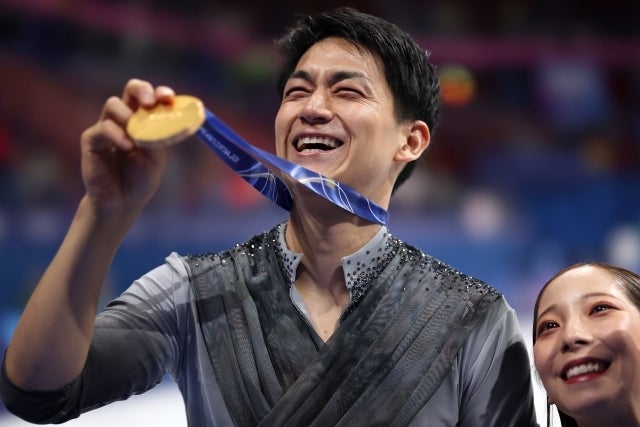 三浦（右）を力強く支えた木原（左）。世界の頂点に立った。(C)Getty Images