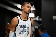 キャリア３年目の今季、ウェンバンヤマは平均24.4点、11.1リバウンド、2.7ブロックをマークしている。(C)Getty Images