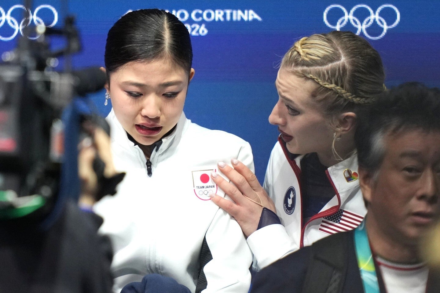 メダルを逃し涙を流す千葉に米国のアンバー・グレンはいたわった。写真：Imagn/ロイター/アフロ