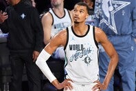 今年のオールスターを盛り上げる立役者となったウェンバンヤマだが、選手紹介時にアクシデントが…。(C)Getty Images