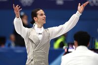 お団子ヘアで男子フリーに臨んだグメンニク。ショートから盛り返し、総合６位で競技を終えた。(C)Getty Images