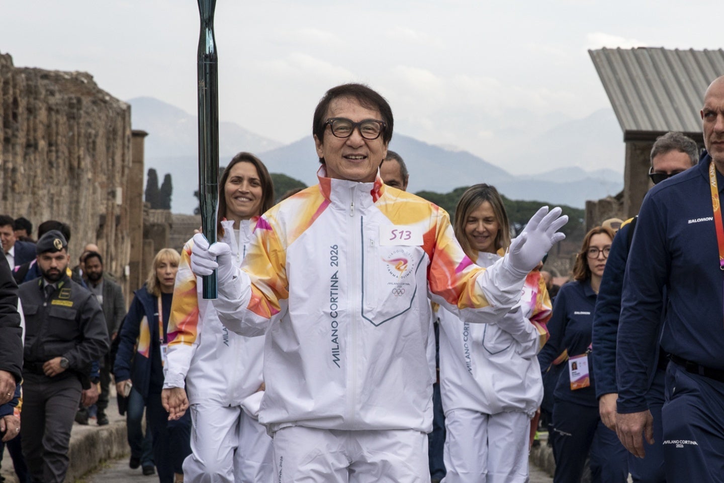 ミラノ・コルティナ五輪で聖火ランナーを務めたジャッキー・チェン。(C)Getty Images