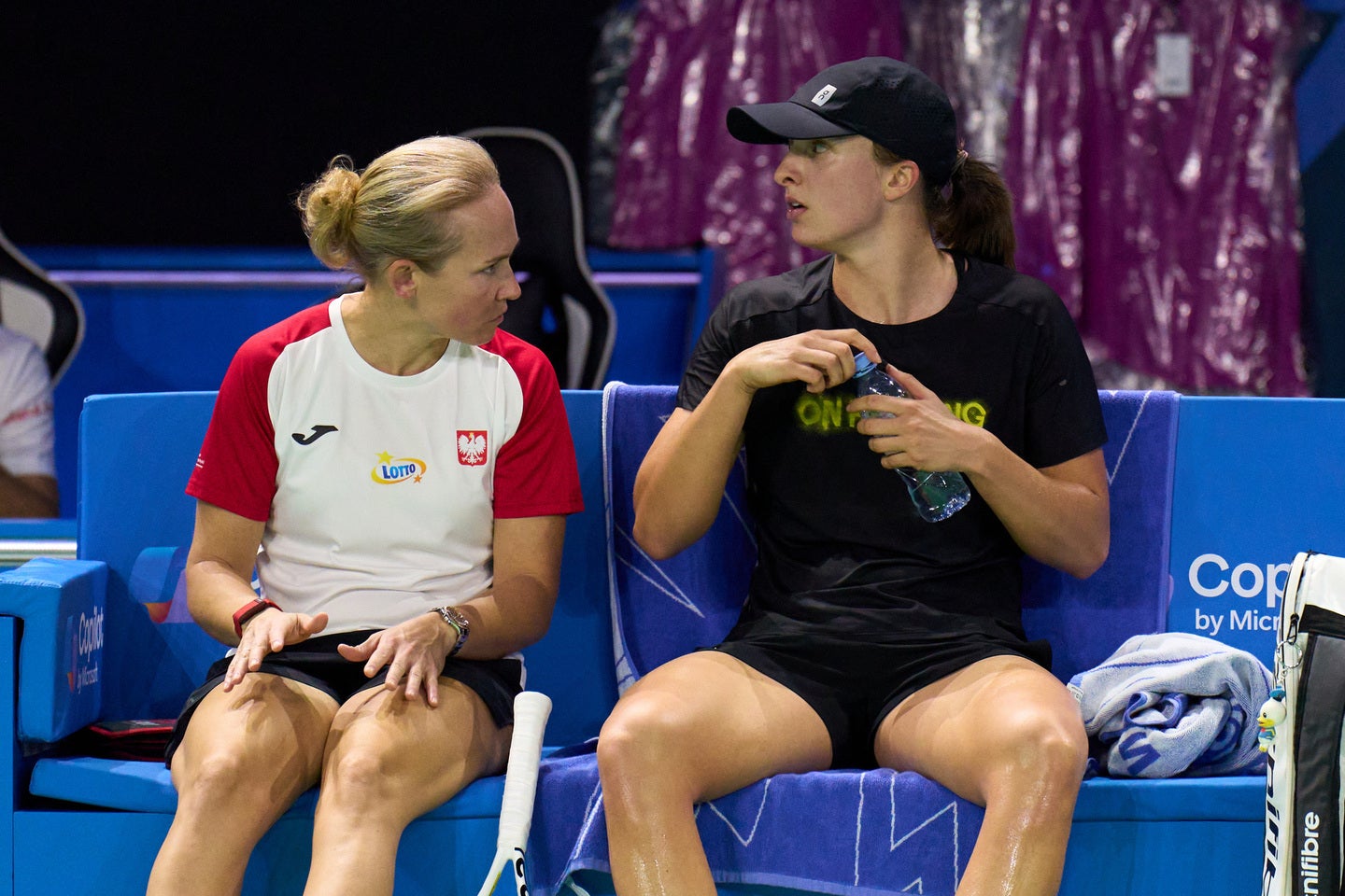 シフィオンテク（右）の活躍を長く支えてきた心理学者のアブラモビッチ氏（左）だが、最近成績が振るわないことで周囲が騒がしくなっている。(C)Getty Images