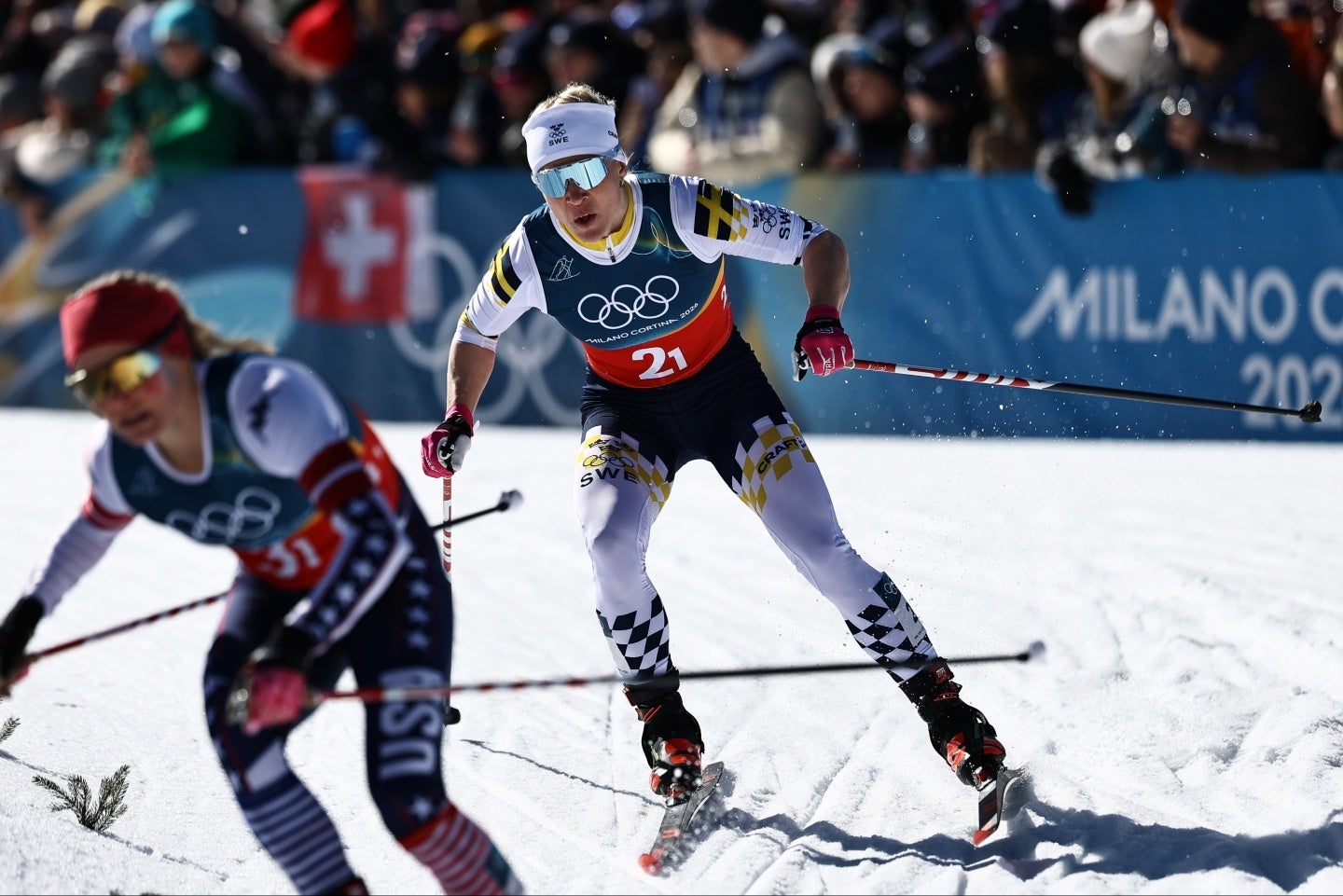 クロスカントリースキーの女子団体予選では犬が乱入する騒ぎがあった。