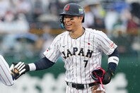 佐藤が対外試合で大活躍。文句なしの国内トップ打者である彼が「アピール」を口にするのは……。(C)Getty Images