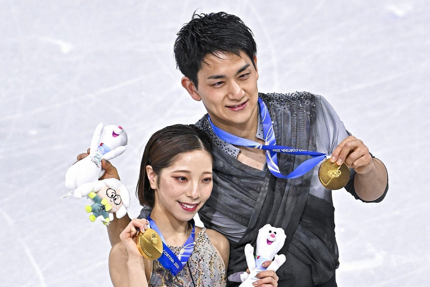 三浦（左）を持ち上げた木原（右）。(C)Getty Images