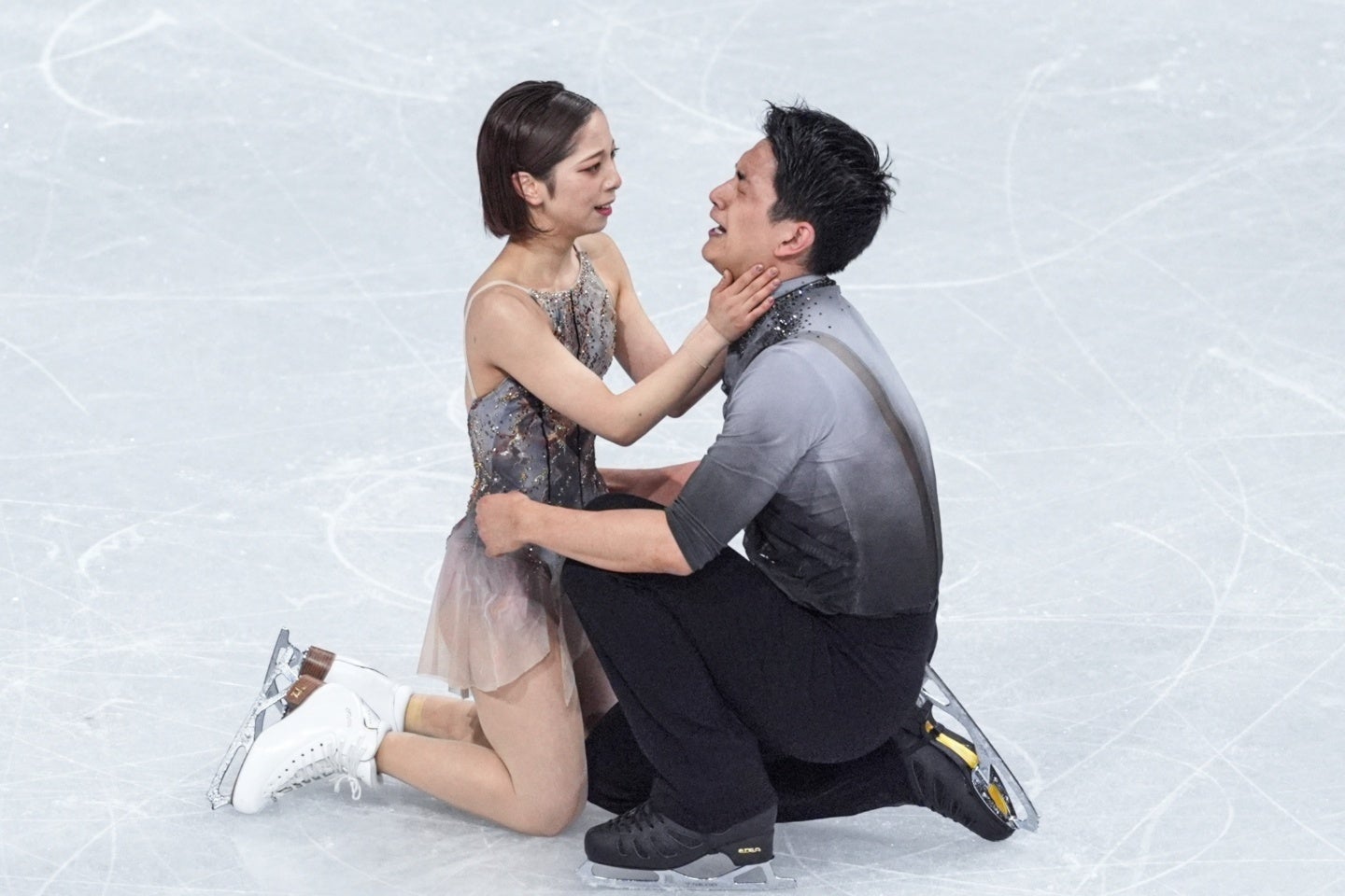 五輪で感動の演技を披露。奇跡の逆転金メダルを獲得したりくりゅう。(C)Getty Images