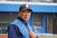 今季からDeNA二軍監督に就任した村田氏。若手育成に意気込みを見せている。写真：萩原孝弘