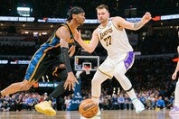 SGA(左)の方がドンチッチ(右)より上だとポールは主張した。(C)Getty Images