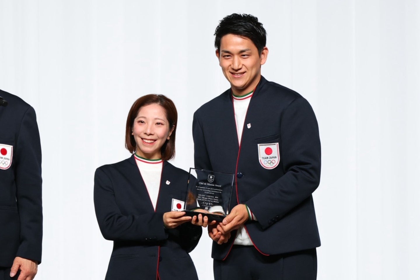 ミラノ・コルティナ五輪の団長賞を受賞したりくりゅう。写真：永島裕基