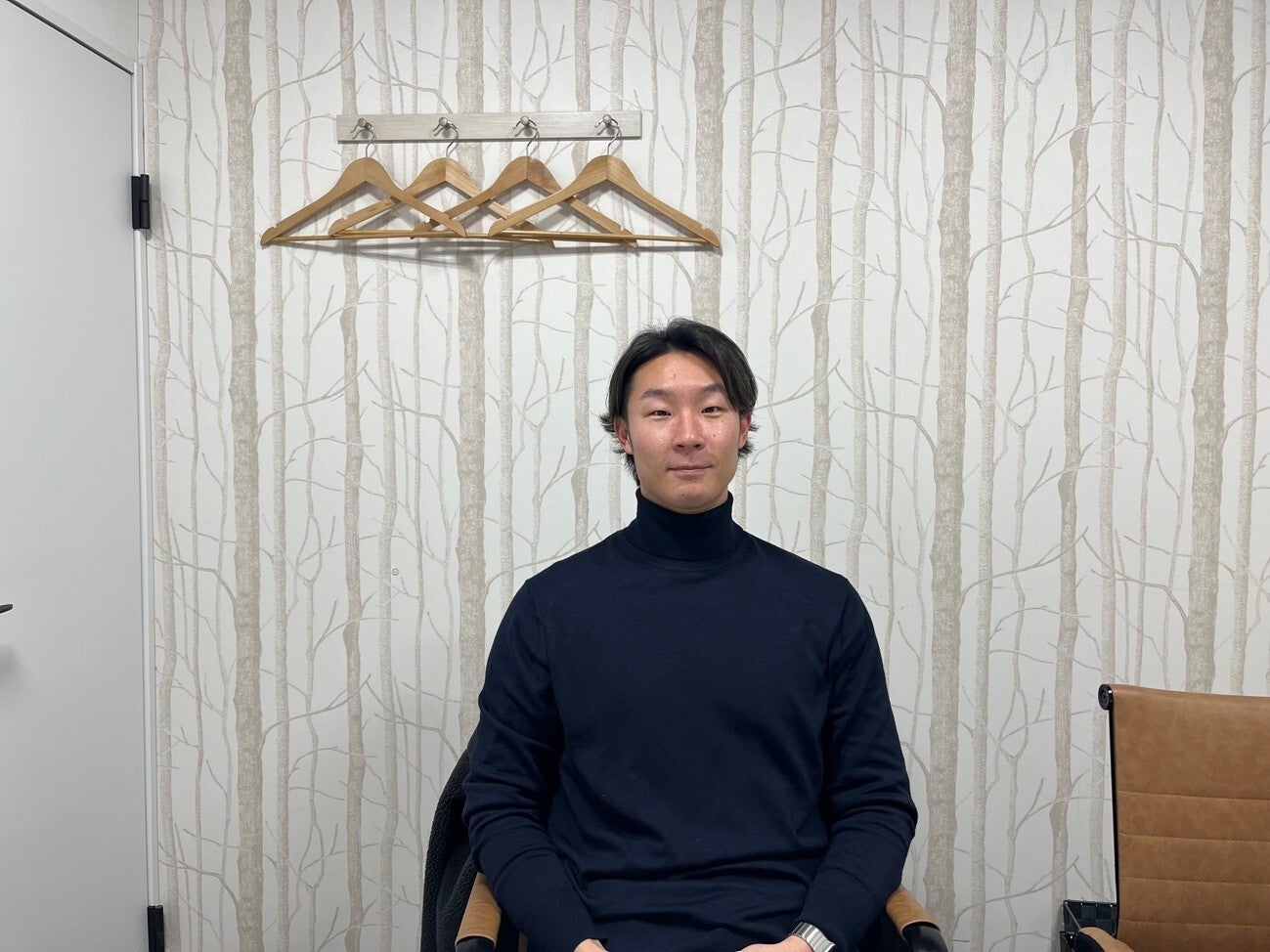 インタビューに応じてくれた梁培。中国野球の現状について語ってくれた。写真：久保田嶺