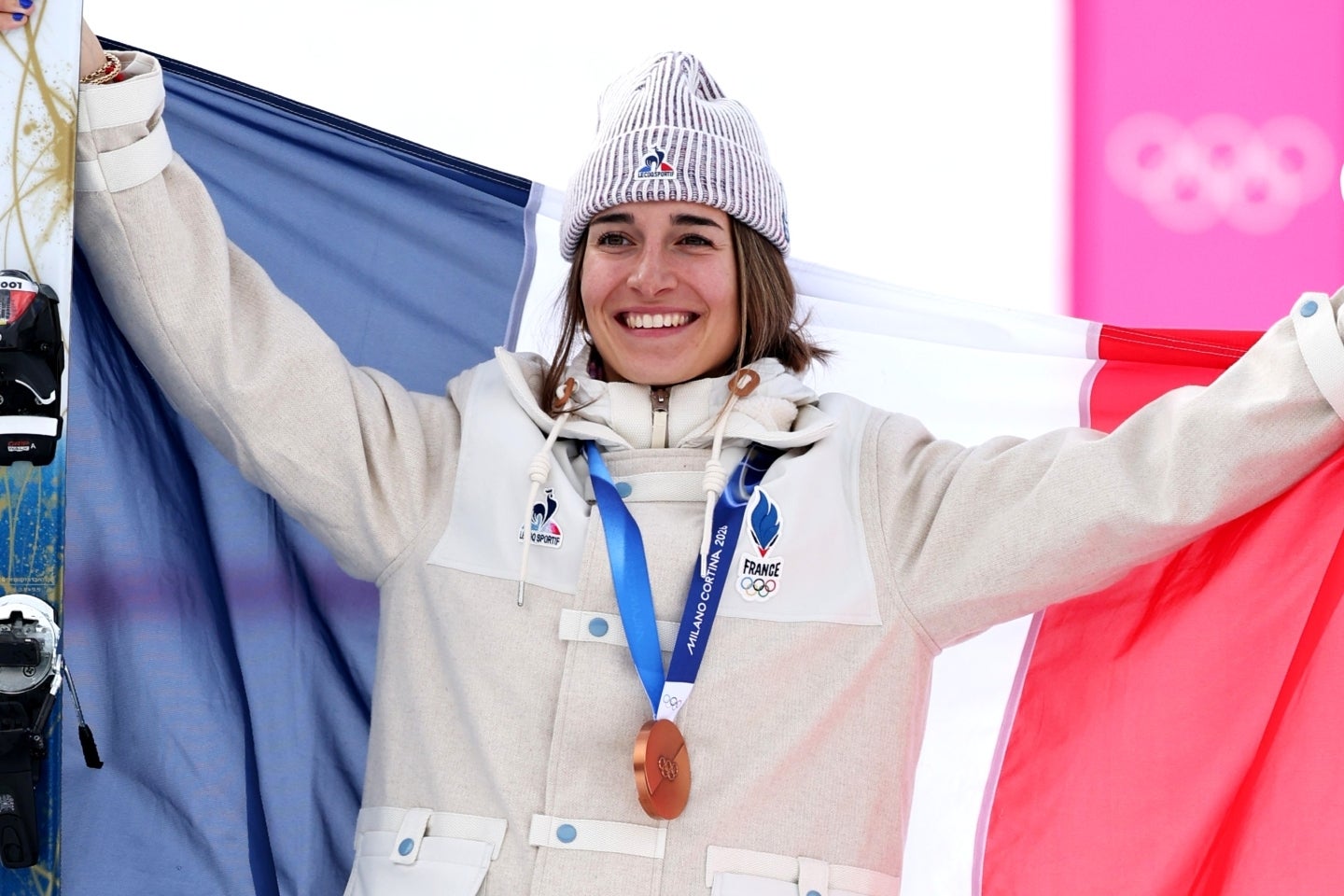 ミラノ・コルティナ五輪モーグルで銅メダルを獲得したフランスのラフォンが来日。(C)Getty Images