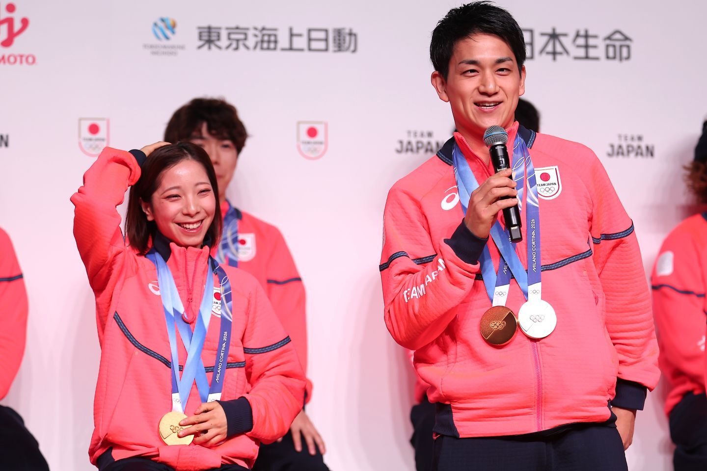 帰国直後の記者会見に臨んだりくりゅうペア。写真：福冨倖希