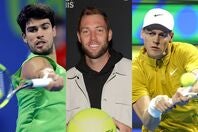 先のカタール大会の出場料が同額だったとされるアルカラス（左）とシナー（右）だが、元世界８位のソック（中）は両者の興行的な集客力には差があると持論を展開した。(C)Getty Images