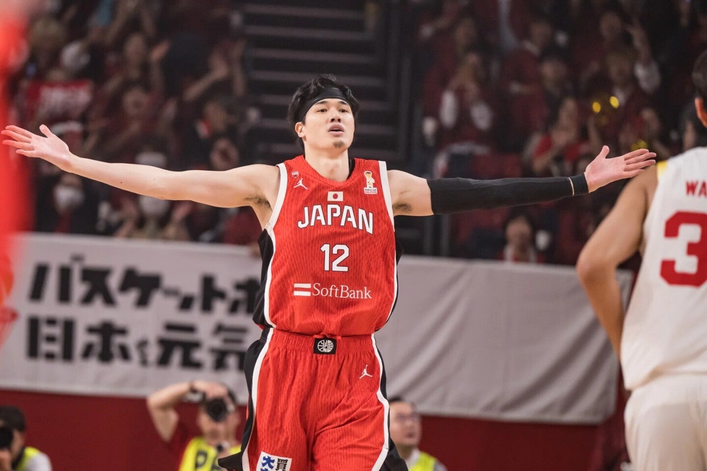 グループ首位に立つ日本だが、１次予選突破は安泰ではない。(C)FIBA