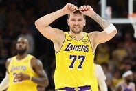 痛恨の敗戦を喫したレイカーズ。終盤の一瞬の迷いが逆転のチャンスを潰してしまった。(C)Getty Images