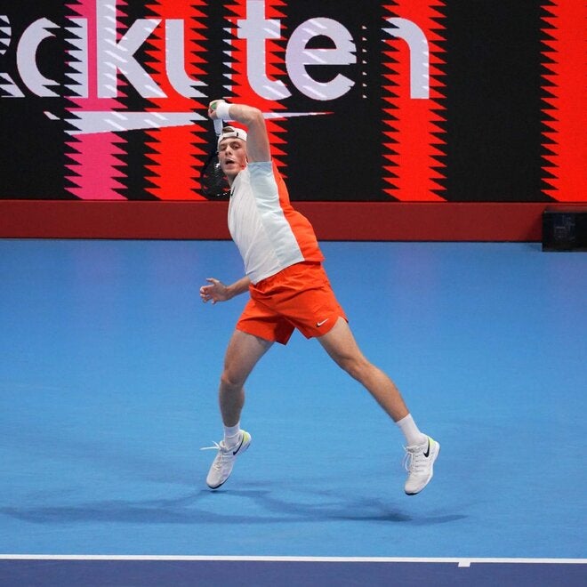 連続写真】ショートクロスにボールを送ったシャポバロフのフォアハンド