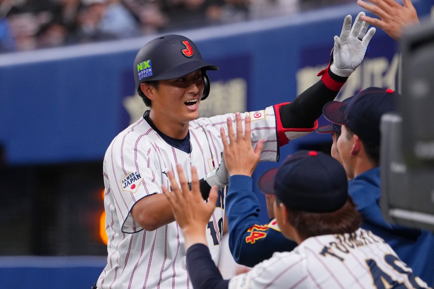 佐々木が２回の第１打席で「プロ１号」となる本塁打を放った。(C) Getty Images