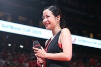 テレビ朝日SPブースターの広瀬すず(写真は2025年７月の試合のもの)。(C)THE DIGEST編集部