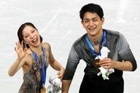 日本ペア史上初の金メダルを獲得したりくりゅう。(C)Getty Images