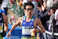 橋本はPM１人だけが前に出るなかで唯一ついていき、10キロから26キロ過ぎまで先頭を突き進んだ。写真：産経新聞社