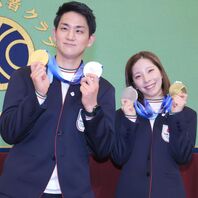 日本でのフィーバーぶりが韓国でも話題の“りくりゅう”。写真：スポーツ報知/アフロ