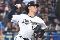 侍ジャパン相手に先発で２回をパーフェクトに抑えた寺西。写真：産経新聞社