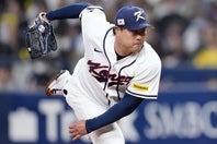 リュ・ヒョンジンは阪神打線を２回１安打無失点に抑えた。(C)Getty Images