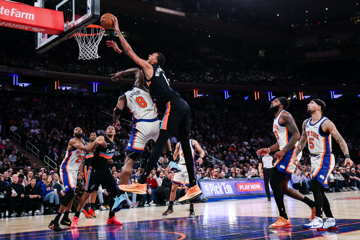 ニックスは堅守とバランスの取れた攻撃で、スパーズの連勝を止めた。(C)Getty Images