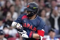 “お茶点て”パフォーマンスを披露した鈴木。(C)Getty Images