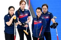 メンバー全員が同姓のチーム・キムが解散を発表。“メガネ先輩”ことキム・ウンジョン（右から２人目）は新天地で活動する。