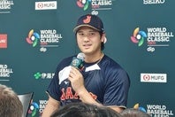 東京ドームでの記者会見に出席した大谷翔平。(C）THE DIGEST