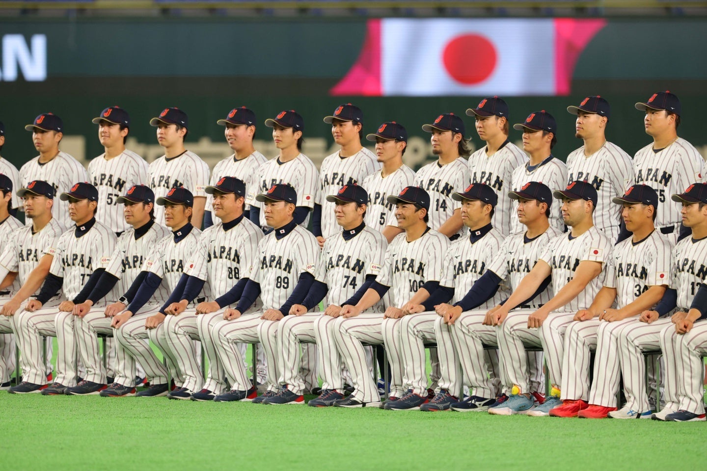 前日練習で記念撮影した侍ジャパン。写真：梅月智史（THE DIGEST写真部）