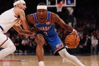 ニックス撃破の原動力となったSGA。同時に、奇抜なファッションにも注目が集まった。(C)Getty Images