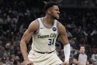 ヤニスが不満を爆発させた。(C)Getty Images