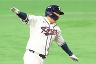 初回に満塁弾を放った韓国のムン・ボギョン。両手を横に広げる飛行機ポーズを披露した。写真：梅月智史（THE DIGEST写真部）