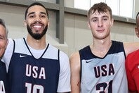 フラッグ（右）が“先輩”テイタム（左）について語った。(C)Getty Images