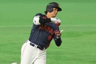 グランドスラムを放った際に“お茶を点てるポーズ”を披露した大谷。写真：梅月智史（THE DIGEST写真部）