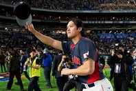 試合前、大谷が握手をしたレジェンドとは？ (C)Getty Images