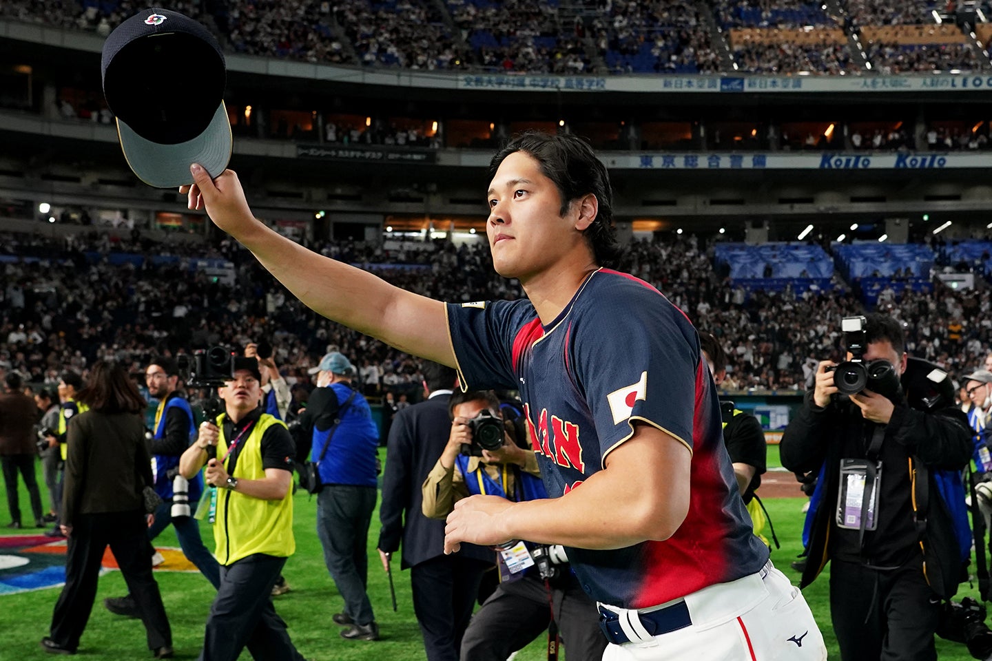 試合前、大谷が握手をしたレジェンドとは？ (C)Getty Images